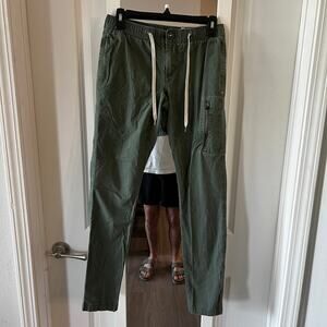 Vuori Men's Joggers in Olive Green